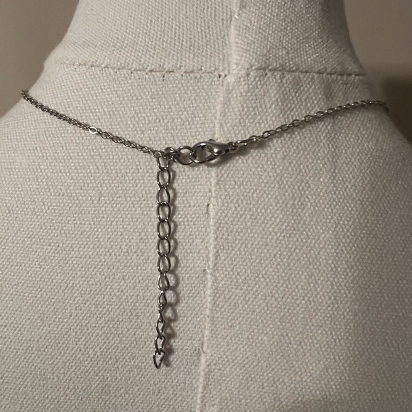 Brand New Silver Clover Pendant Necklace - Picture 2 of 16